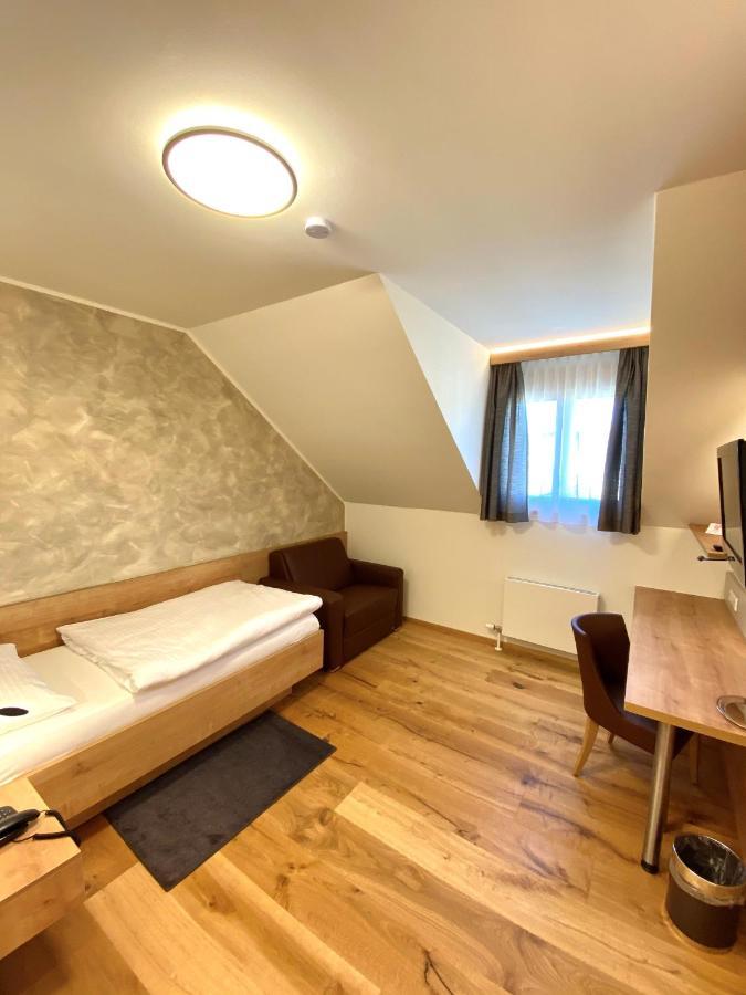 Hotel Stich Manhartsbrunn エクステリア 写真